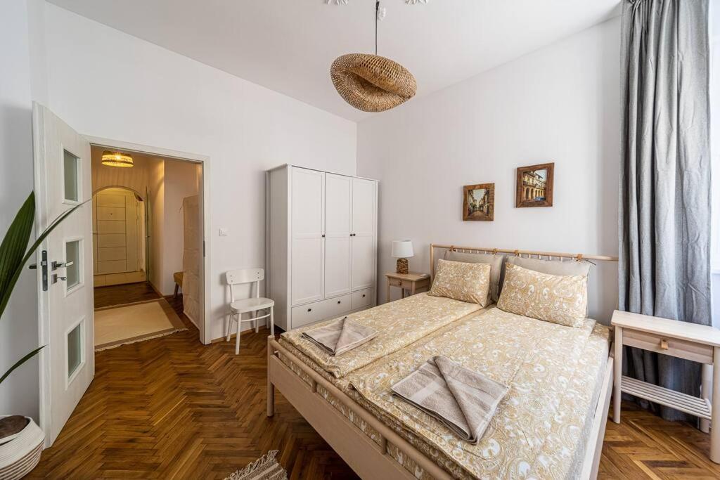 Bohohome 2 Next To The Main Street Sofia Esterno foto